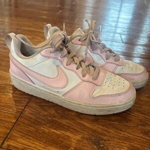 Nike court borough low